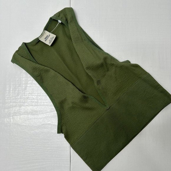 Urban Outfitters Ribbed Vest Size XS Green Cropped Sleeveless Basics - Picture 3 of 8